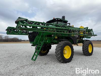 2017 John Deere R4038 Self-Propelled Sprayer