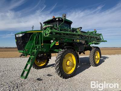 2015 John Deere R4038 Self-Propelled Sprayer