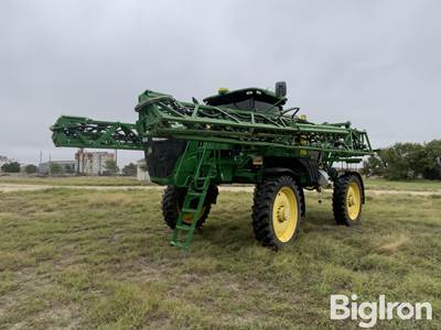 2017 John Deere R4038 Self-Propelled Sprayer