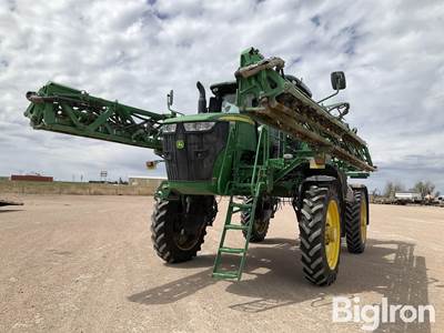 2019 John Deere R4044 Self-Propelled Sprayer