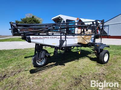 Melroe Spra-Coupe 220 Self-Propelled Sprayer