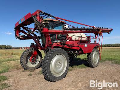 2004 Miller Nitro 2200T-SS Self-Propelled Sprayer