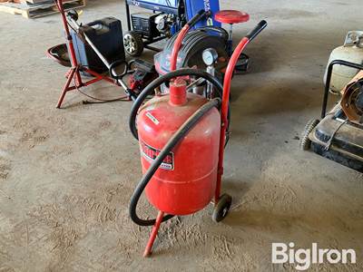 Clarke 10-Gal Abrasive/Sand Blaster