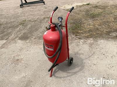 Clarke 10-Gal Abrasive Blaster