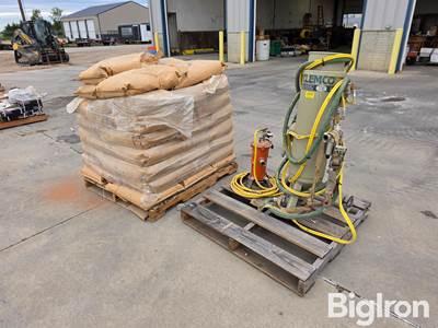 2016 Clemco 1042 Blast Machine
