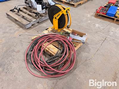 DeWalt Air Hose Reel w/Accessories