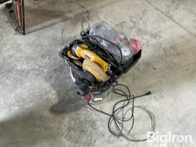 DeWalt 4-1/2" Angle Grinder Kit