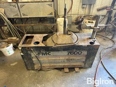 FMC 7600 Tire Repair Machine
