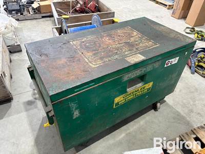 Greenlee 686 Cable Puller and Box