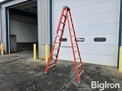 Keller 10' Fiberglass Stepladder
