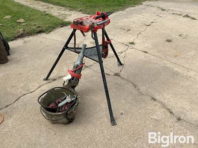 Ridgid pipe vice & power threading tool