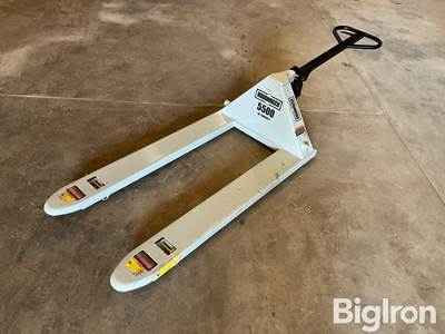Roughneck 5500Lb Hydraulic Pallet Jack