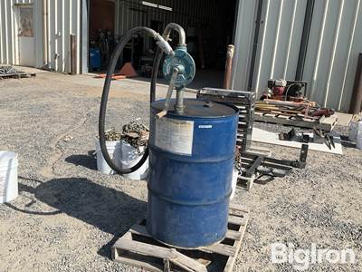 55-Gal Barrel w/Hand Pump