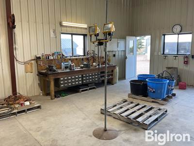 Telescoping Shop Light On Stand