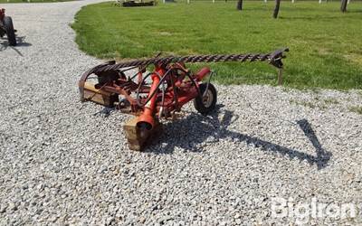 International Harvester 1000 7' Sickle Mower