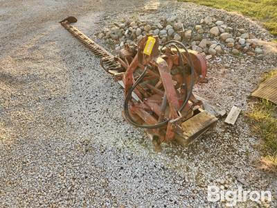 International 1300 9' 3-Pt Sickle Bar Mower