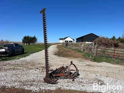 International 1300 9' Sickle Mower