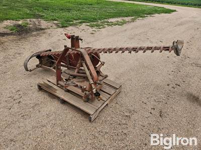 International 1300 3-Pt 7' Sickle Mower