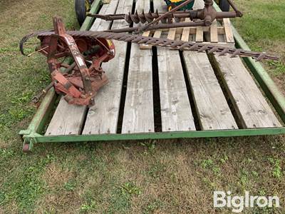 International 1300 9’ Sickle Mower