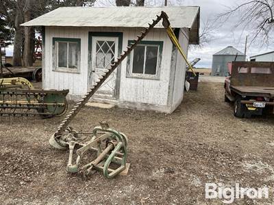 John Deere 350 9' Sickle Mower