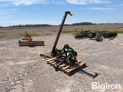 John Deere 350 7' Sickle Mower