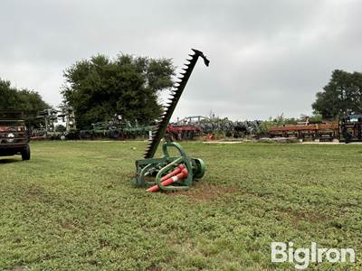 John Deere 350 7’ Sickle Mower