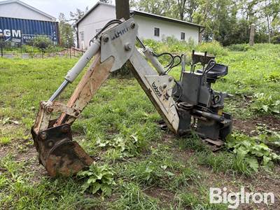 Bobcat Skid Steer Backhoe Attachment with 1' Bucket, 3 Teeth, Downriggers & Swivel Seat