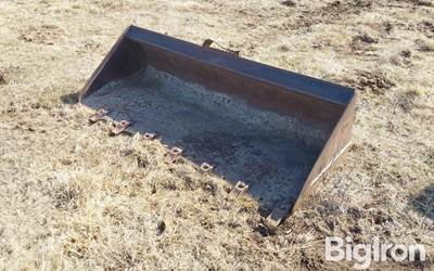 Caterpillar 72" Loader Bucket