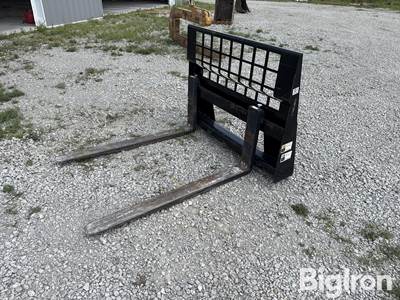 Caterpillar 48" Pallet Forks Skid Steer Attachment