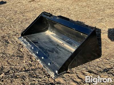 Caterpillar 62" Skid Steer Bucket, Model 270-5364 Universal Attachment