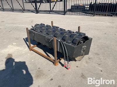 2025 GIYI CW59 59" Skid Steer Vibratory Padfoot Compaction Wheel