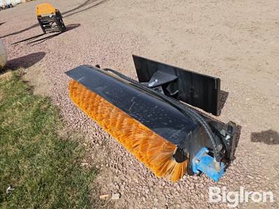 2025 GIYI SE61 61" Skid Steer Sweeper/Broom Attachment
