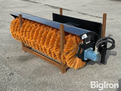 2025 GIYI SE61 61" Skid Steer Sweeper, Unused, Universal Mount