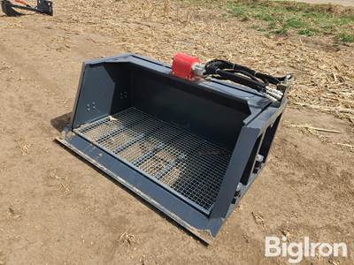 Unused 2026 Handy HVSB72 Hydraulic Vibrating Screening Bucket Skid Steer Attachment