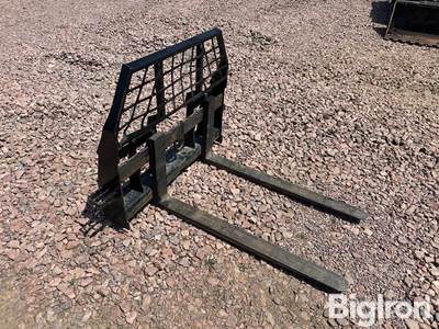 John Deere Universal Skid Steer Quick Attach Pallet Forks, 4' Width x 4' Fork Length
