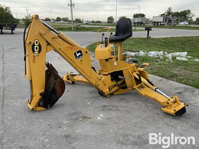 John Deere PRO 900 Skid Steer Backhoe Attachment w/ 14" 3-TOOTH Digging Bucket