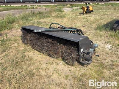 2016 Paladin 8' Sweepster, Hydraulic Drive, 8' Working Width