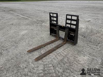 SkidPro 48" Pallet Forks, Skid Steer Hookup