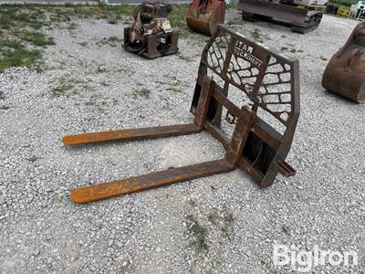 Used Titan Machinery Pallet Forks, Standard Skid Loader Attachment