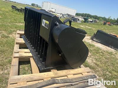 Used 0.4 YD3 Skid Steer Bucket Mixer with Screen & Hydraulic Door