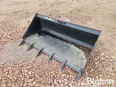 Skid Steer Bucket w/Teeth