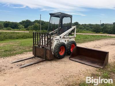 Bobcat 610 Skid Steer w/Bucket & Pallet Forks