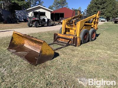 1971 Case 1537 Uni-Loader skid steer w/attachments