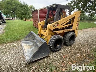 Gehl 3725 Gas Powered Skid Steer