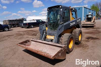 John Deere 332D Skid Steer w/84" Bucket