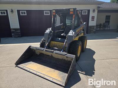 2006 New Holland LS170 skid steer w/Loader