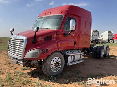 2013 Freightliner Cascadia T/A Sleeper Truck Tractor
