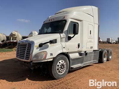 2016 Freightliner Cascadia T/A Sleeper Truck Tractor