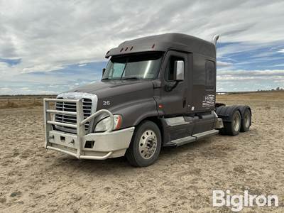 2016 Freightliner Cascadia T/A Truck Tractor w/ Sleeper Cab