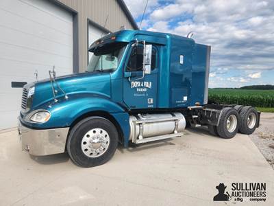 2001 Freightliner Columbia Sleeper Truck Tractor